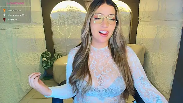 Snapshot of isabella__r chatting on 06.11.26 isabella r online show from 06.11.26