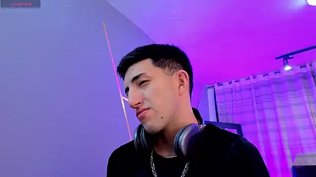 Un Sluttyy online show from 12.17.25