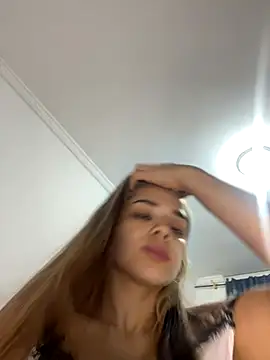 Snapshot of Sara__Secret chatting on 11.18.25 Sara Secret online show from 11.18.25