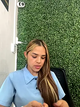 Snapshot of Sara__Secret chatting on 12.02.25 Sara Secret online show from 12.02.25