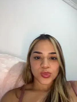 Snapshot of Sara__Secret chatting on 12.14.25 Sara Secret online show from 12.14.25