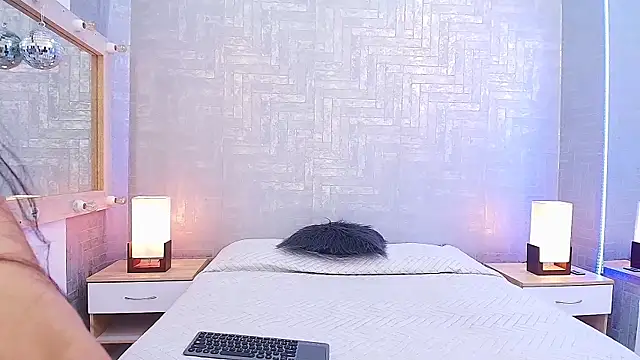 Snapshot of EmylyTaylor_FG chatting on 11.10.25 EmylyTaylor FG online show from 11.10.25