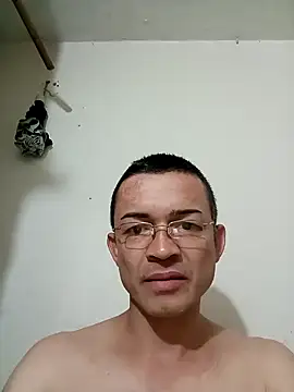 Snapshot of elzafiro37 chatting on 11.08.25 elzafiro37 online show from 11.08.25