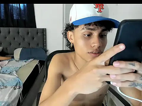 Snapshot of raccon_master chatting on 11.14.25 raccon master online show from 11.14.25