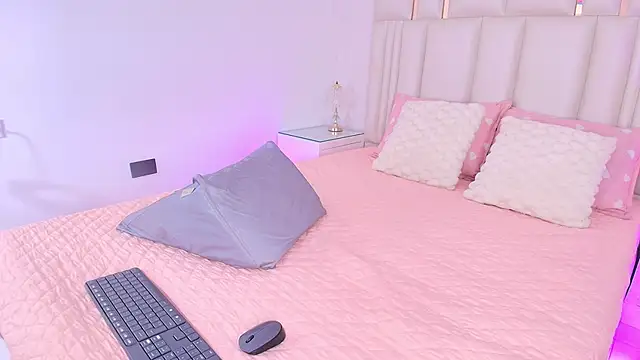 alanarose18 online show from 04.25.26