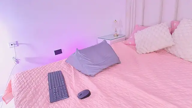 alanarose18 online show from 04.30.26