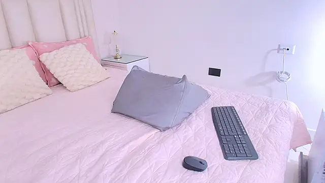 alanarose18 online show from 05.14.26
