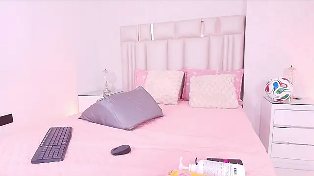 alanarose18 online show from 06.17.26