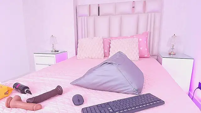 alanarose18 online show from 06.19.26