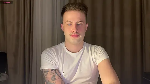 Snapshot of dominantrodri chatting on 11.25.25 dominantrodri online show from 11.25.25