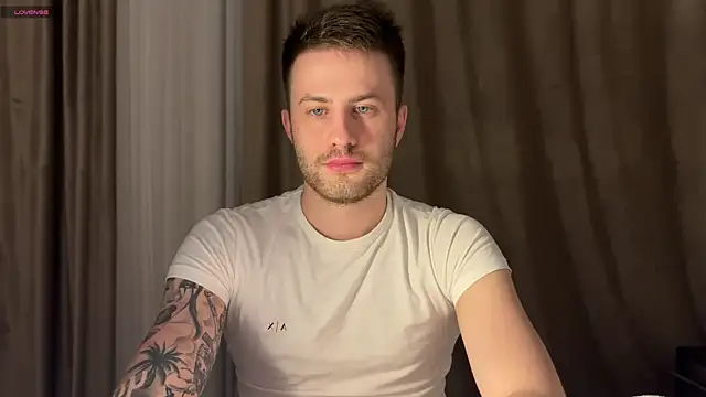 Snapshot of dominantrodri chatting on 12.04.25 dominantrodri online show from 12.04.25