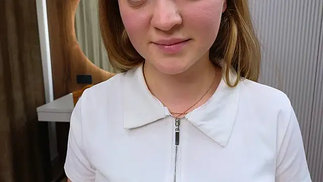 Snapshot of KirstieVise chatting on 11.12.25 KirstieVise online show from 11.12.25