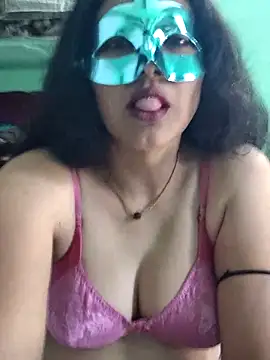Snapshot of Piya_Bakshi chatting on 04.13.26 Piya Bakshi online show from 04.13.26