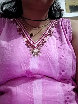 Snapshot of Piya_Bakshi chatting on 04.28.26 Piya Bakshi online show from 04.28.26