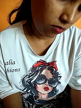 Sexy Divya   online show from 04.23.26