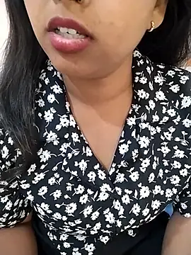 Snapshot of Sexy_Divya__ chatting on 05.09.26 Sexy Divya online show from 05.09.26