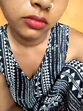Snapshot of Sexy_Divya__ chatting on 06.11.26 Sexy Divya online show from 06.11.26