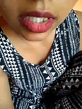 Snapshot of Sexy_Divya__ chatting on 06.11.26 Sexy Divya online show from 06.11.26