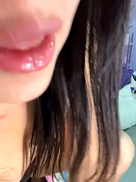 Snapshot of KK583 chatting on 11.17.25 KK583 online show from 11.17.25