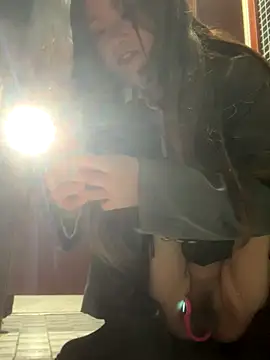 Snapshot of luna-sisi chatting on 11.19.25 luna-sisi online show from 11.19.25