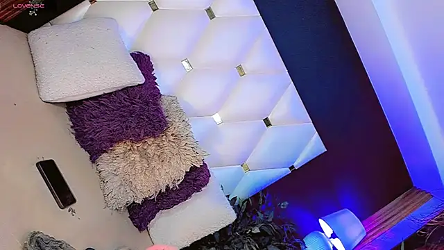 AnnaRouseQueen online show from 04.25.26