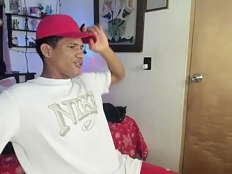 Snapshot of JUANBIGCOCK21CM chatting on 12.16.25 JUANBIGCOCK21CM online show from 12.16.25