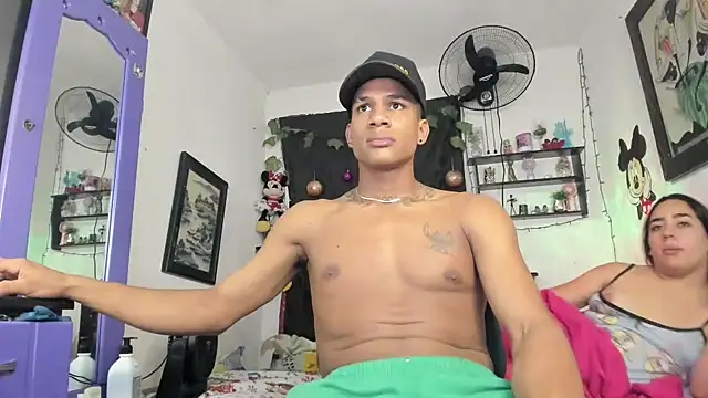 Snapshot of JUANBIGCOCK21CM chatting on 12.23.25 JUANBIGCOCK21CM online show from 12.23.25