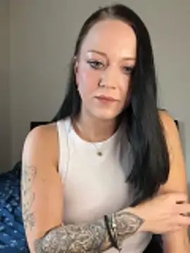 Snapshot of TattooLaraa chatting on 11.08.25 TattooLaraa online show from 11.08.25