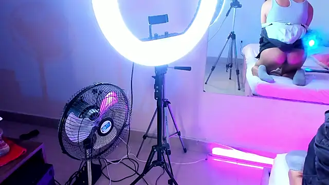 Snapshot of NoaDurand chatting on 12.03.25 NoaDurand online show from 12.03.25