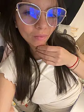 Snapshot of Mariana_Ve chatting on 11.08.25 Mariana Ve online show from 11.08.25