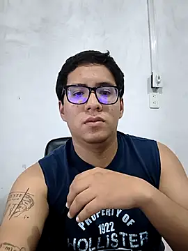 Snapshot of MiltonCede chatting on 11.07.25 MiltonCede online show from 11.07.25