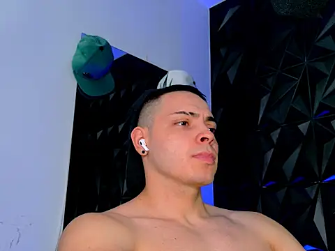 Snapshot of Maxwell_Dupont chatting on 11.21.25 Maxwell Dupont online show from 11.21.25