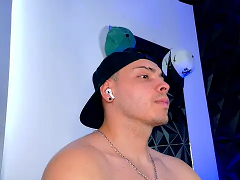 Snapshot of Maxwell_Dupont chatting on 11.25.25 Maxwell Dupont online show from 11.25.25