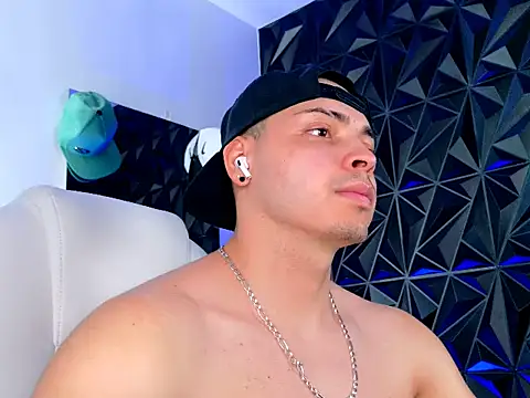 Snapshot of Maxwell_Dupont chatting on 11.26.25 Maxwell Dupont online show from 11.26.25