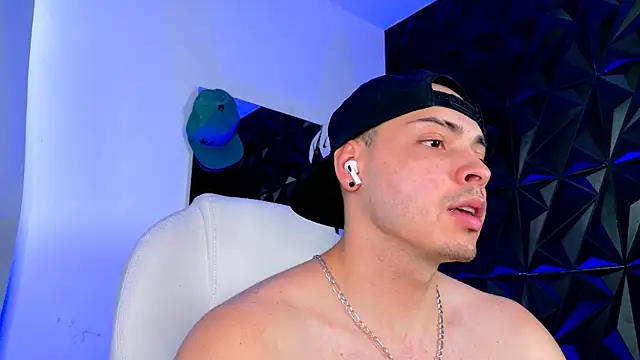 Snapshot of Maxwell_Dupont chatting on 11.27.25 Maxwell Dupont online show from 11.27.25