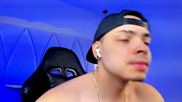 Snapshot of Maxwell_Dupont chatting on 11.29.25 Maxwell Dupont online show from 11.29.25