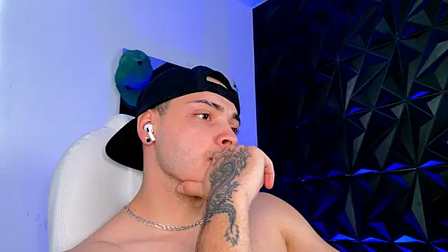 Snapshot of Maxwell_Dupont chatting on 11.30.25 Maxwell Dupont online show from 11.30.25