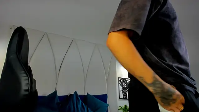 Snapshot of Maxwell_Dupont chatting on 12.01.25 Maxwell Dupont online show from 12.01.25