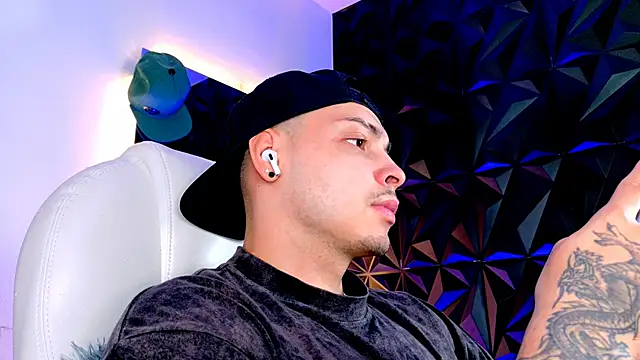 Snapshot of Maxwell_Dupont chatting on 12.02.25 Maxwell Dupont online show from 12.02.25