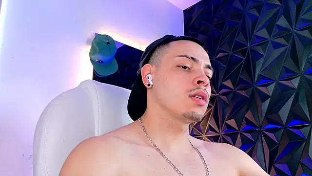 Snapshot of Maxwell_Dupont chatting on 12.04.25 Maxwell Dupont online show from 12.04.25