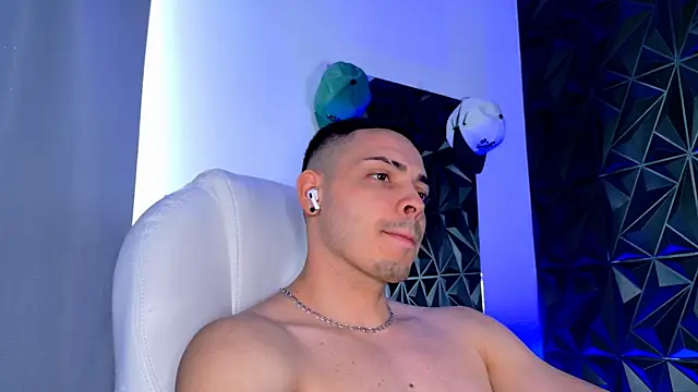 Snapshot of Maxwell_Dupont chatting on 12.15.25 Maxwell Dupont online show from 12.15.25