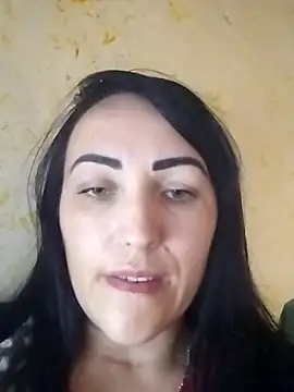 Snapshot of ArianaXFresh chatting on 11.18.25 ArianaXFresh online show from 11.18.25