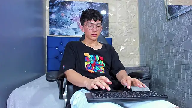 ElanGiraldo online show from 04.27.26