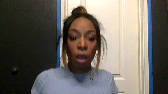 Snapshot of 0shunsquirts chatting on 12.13.25 0shunsquirts online show from 12.13.25