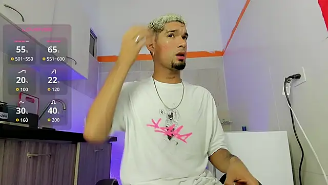 Snapshot of Carlitos_sexy chatting on 11.16.25 Carlitos sexy online show from 11.16.25