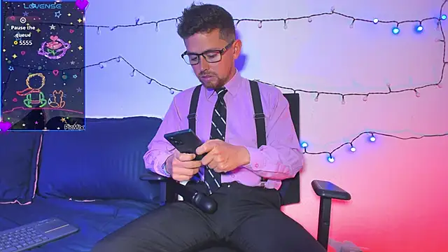 Snapshot of Prince1_dark chatting on 12.19.25 Prince1 dark online show from 12.19.25