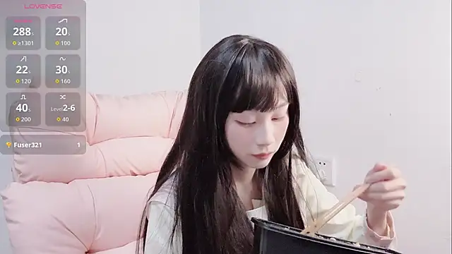 Snapshot of lris-Beauty chatting on 11.10.25 lris-Beauty online show from 11.10.25