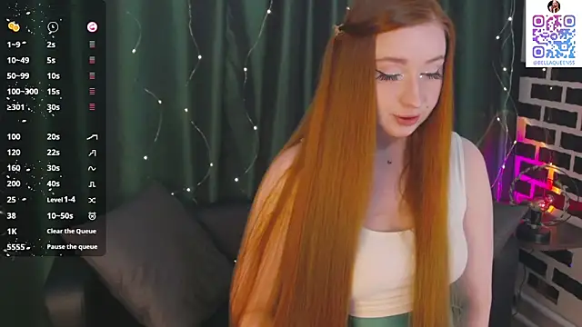 Snapshot of BellaQueennss chatting on 12.04.25 BellaQueennss online show from 12.04.25