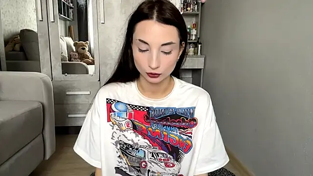 Snapshot of MoriahLinder chatting on 11.10.25 MoriahLinder online show from 11.10.25