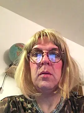 simone xdressing online show from 10.29.25